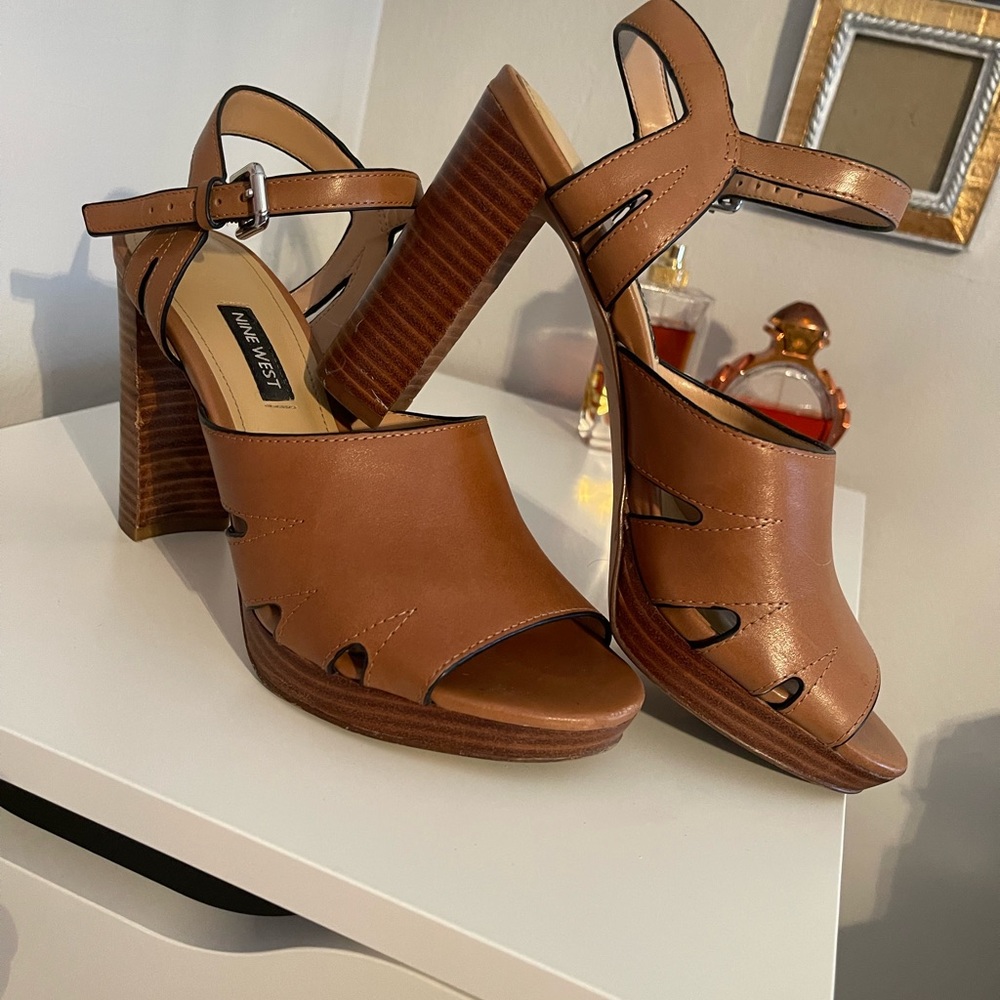 Nine West Women’s Sandals Size 7M Leather Strap Ankle Heels Tan Camel Casual